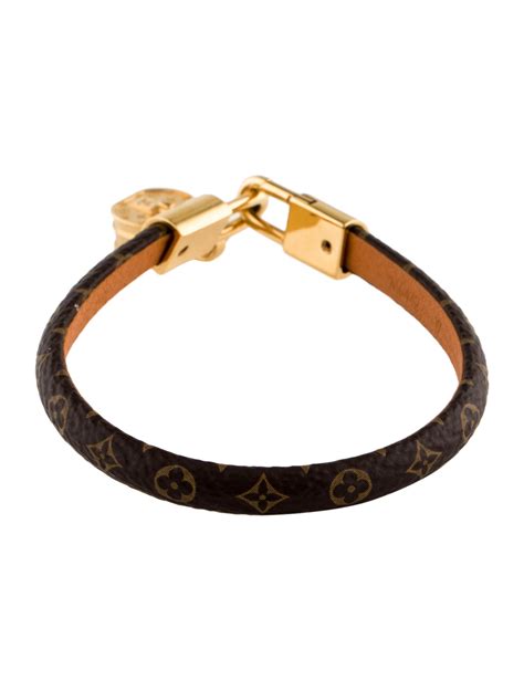 bracciale lv cod m6410s|Products by Louis Vuitton: LV Tribute Charm Bracelet.